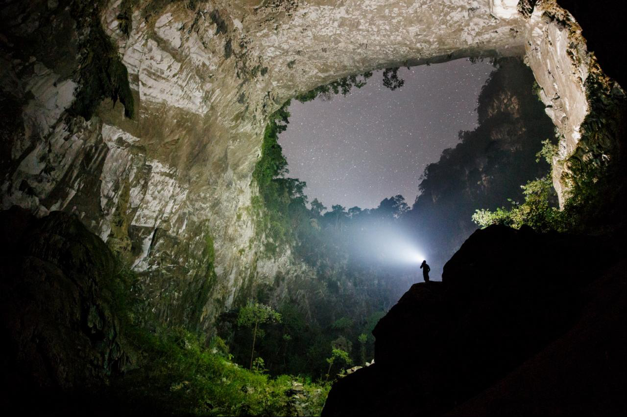 How US broadcaster made program on Vietnam's gigantic caves How US broadcaster made program on Vietnam's gigantic caves