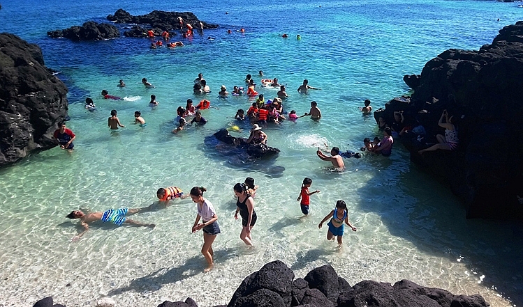 Stunning island in Quang Ngai boasts 2 volcanoes Stunning island in Quang Ngai boasts 2 volcanoes