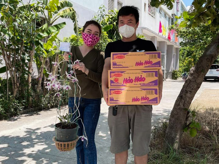 Vietnamese Woman Exchanges 2,000 Wild Orchid Pots For Pandemic Supplies Vietnamese Woman Exchanges 2,000 Wild Orchid Pots For Pandemic Supplies