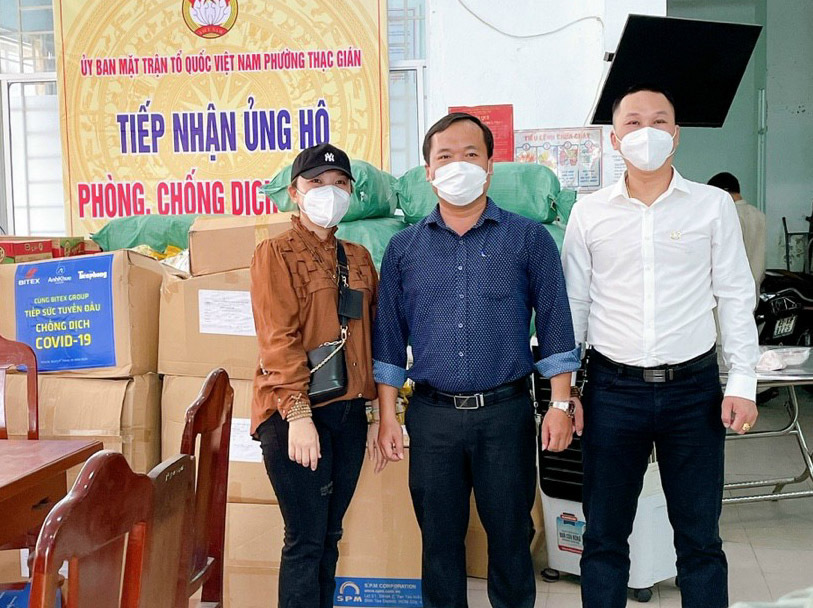 Vietnamese Woman Exchanges 2,000 Wild Orchid Pots For Pandemic Supplies Vietnamese Woman Exchanges 2,000 Wild Orchid Pots For Pandemic Supplies