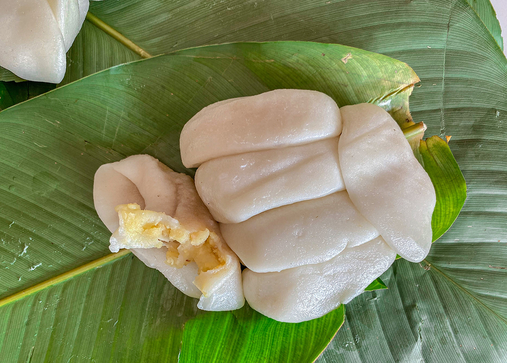 Quan Ganh: A Treasure Sold in Food Stalls Quan Ganh: A Treasure Sold in Food Stalls