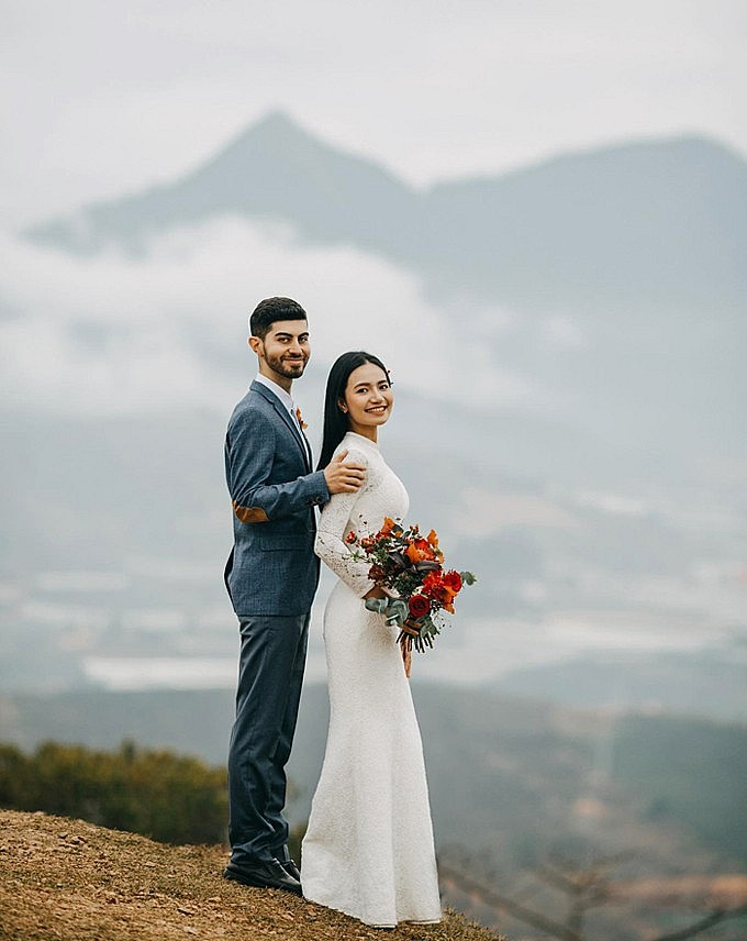 American Defies Covid, Proposes to Girlfriend in Ho Chi Minh City