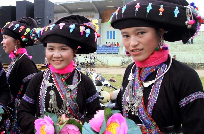 Ý nghĩa hoa văn trên trang phục truyền thống dân tộc Lào Ý nghĩa hoa văn trên trang phục truyền thống dân tộc Lào