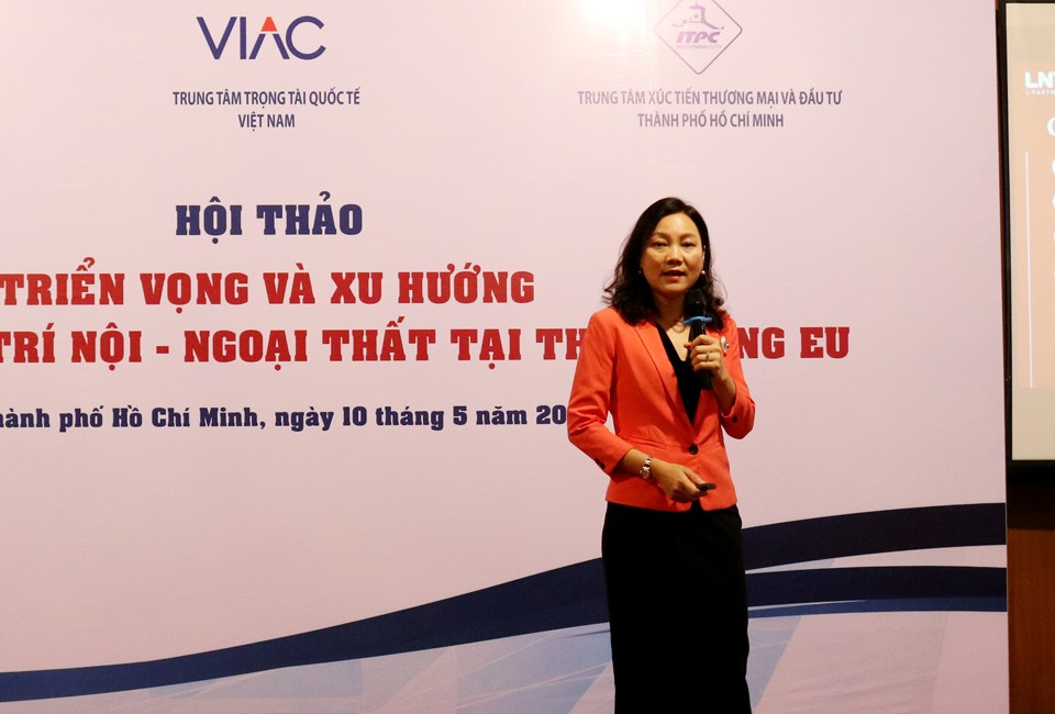 Bà Hoàng Nguyễn Hạ Quyên trình bày tại hội thảo. Ảnh: Lê Hoàng Bà Hoàng Nguyễn Hạ Quyên trình bày tại hội thảo. Ảnh: Lê Hoàng