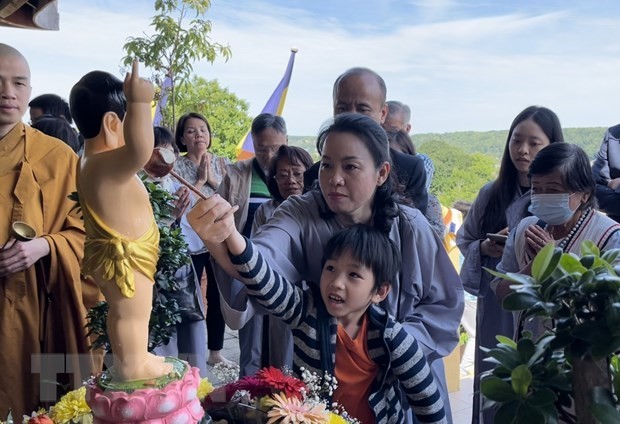 Kiều bào tại Pháp kỷ niệm Đại lễ Phật đản 2566 tại Trúc Lâm Thiền Viện | Người Việt bốn phương | Vietnam+ (VietnamPlus) Kiều bào tại Pháp kỷ niệm Đại lễ Phật đản 2566 tại Trúc Lâm Thiền Viện | Người Việt bốn phương | Vietnam+ (VietnamPlus)