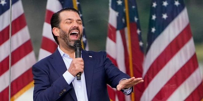 Con trai ông Trump công khai chỉ trích việc cha bị Twitter khóa tài khoản vĩnh viễn Con trai ông Trump công khai chỉ trích việc cha bị Twitter khóa tài khoản vĩnh viễn