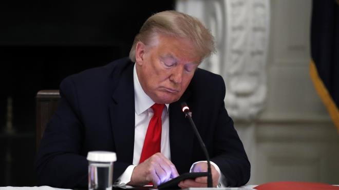 Đội ngũ nhân viên của ông Trump xuống tinh thần sau vụ bạo loạn Đội ngũ nhân viên của ông Trump xuống tinh thần sau vụ bạo loạn