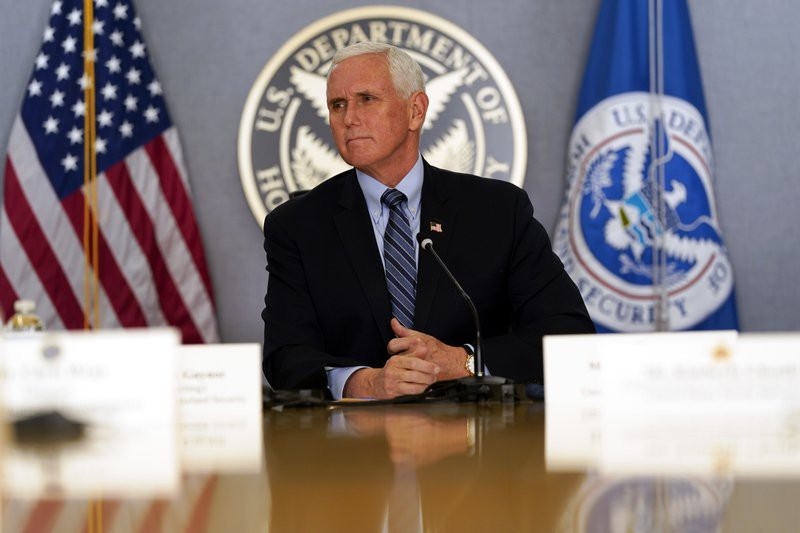 Ông Mike Pence đã gọi điện cho người kế nhiệm Kamala Harris để gửi lời chúc mừng Ông Mike Pence đã gọi điện cho người kế nhiệm Kamala Harris để gửi lời chúc mừng