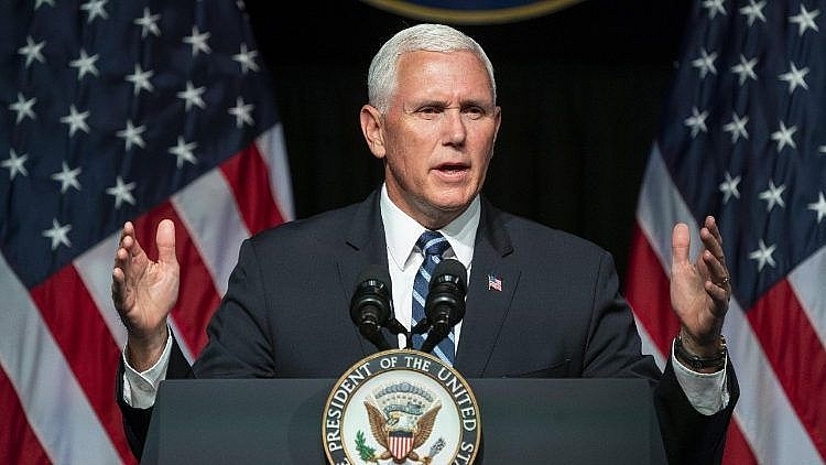 Phó tướng Mike Pence nhắc khéo Tổng thống đắc cử phải luôn 