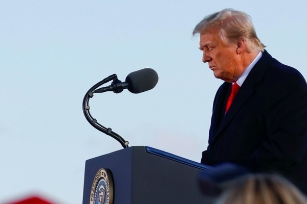 Thượng nghị sĩ lưỡng đảng tranh cãi gay gắt về phiên tòa luận tội Trump Thượng nghị sĩ lưỡng đảng tranh cãi gay gắt về phiên tòa luận tội Trump