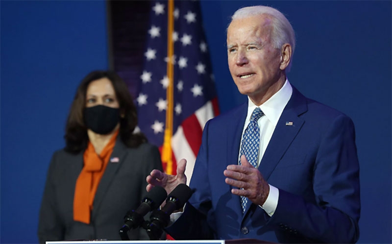 Nước cờ cao tay vào phút chót của người tiền nhiệm khiến Tổng thống Biden 