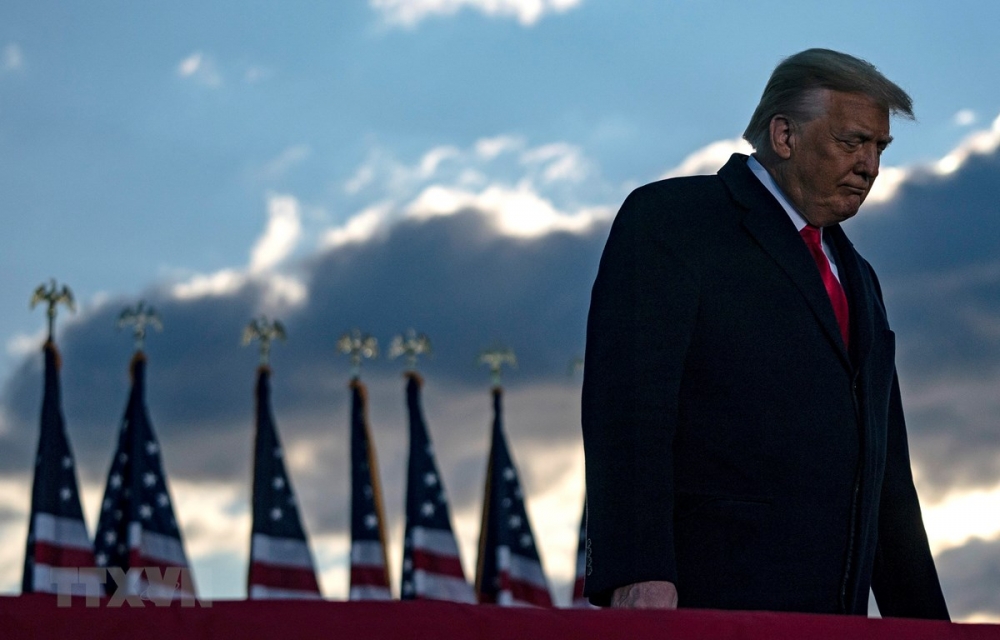 Hạ viện Mỹ chính thức đệ trình điều khoản luận tội ông Trump lên Thượng viện Hạ viện Mỹ chính thức đệ trình điều khoản luận tội ông Trump lên Thượng viện