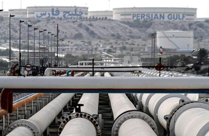 Iran bắt tay với Nga, kỳ vọng sớm thấy kết quả trong các thỏa thuận về dầu khí Iran bắt tay với Nga, kỳ vọng sớm thấy kết quả trong các thỏa thuận về dầu khí