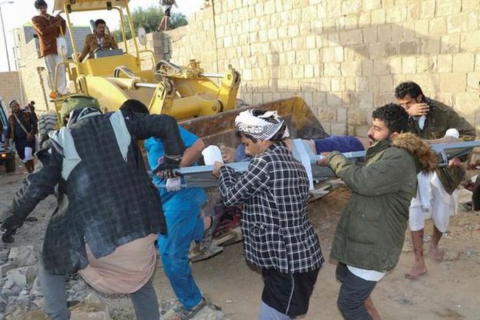 Nhà tù miền Bắc Yemen trúng không kích trong đêm, hơn 200 người thương vong Nhà tù miền Bắc Yemen trúng không kích trong đêm, hơn 200 người thương vong
