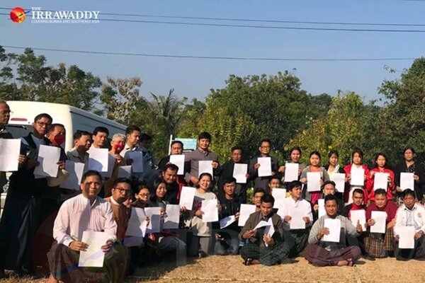 Hàng chục nghị sĩ Myanmar tuyên thệ nhậm chức bất chấp chính biến Hàng chục nghị sĩ Myanmar tuyên thệ nhậm chức bất chấp chính biến