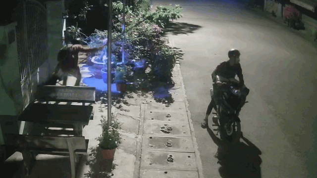 Video: Trộm chích điện, thản nhiên 