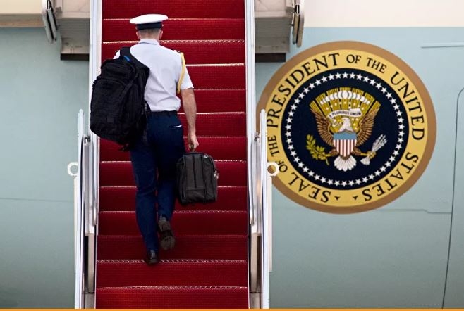 30 Nghị sĩ phe Dân chủ bất ngờ đề nghị Tổng thống Biden từ bỏ đặc quyền tấn công hạt nhân 30 Nghị sĩ phe Dân chủ bất ngờ đề nghị Tổng thống Biden từ bỏ đặc quyền tấn công hạt nhân