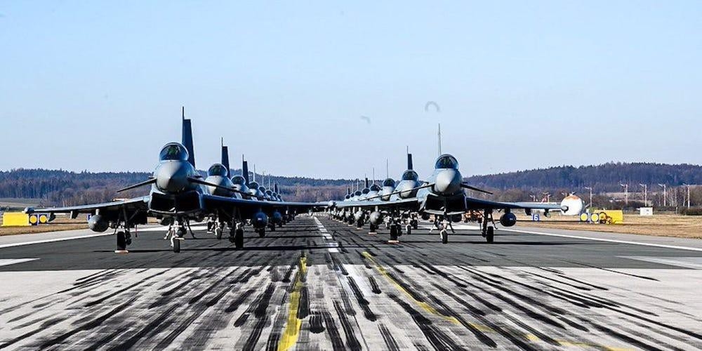 Không quân Đức trình diễn màn “voi đi bộ” với 18 chiến đấu cơ Eurofighter Không quân Đức trình diễn màn “voi đi bộ” với 18 chiến đấu cơ Eurofighter
