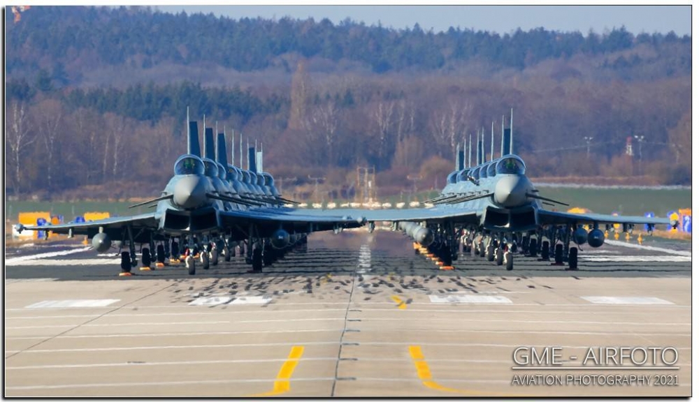 Không quân Đức trình diễn màn “voi đi bộ” với 18 chiến đấu cơ Eurofighter Không quân Đức trình diễn màn “voi đi bộ” với 18 chiến đấu cơ Eurofighter