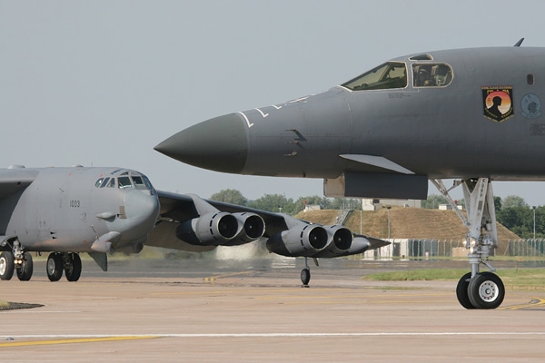 Không quân Đức trình diễn màn “voi đi bộ” với 18 chiến đấu cơ Eurofighter Không quân Đức trình diễn màn “voi đi bộ” với 18 chiến đấu cơ Eurofighter