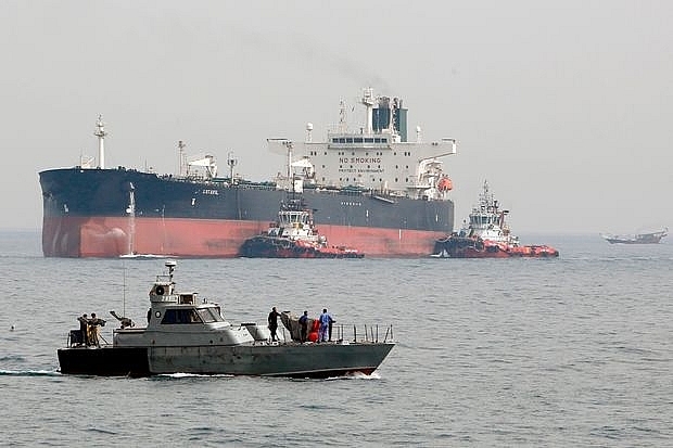 Bất chấp lệnh trừng phạt của Mỹ, Iran vẫn bán dầu cho Syria Bất chấp lệnh trừng phạt của Mỹ, Iran vẫn bán dầu cho Syria