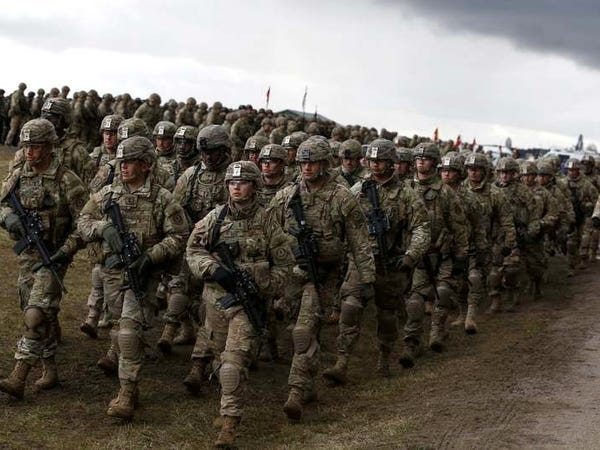 NATO tập trung 40.000 binh sĩ cùng nhiều thiết bị quân sự gần biên giới Nga NATO tập trung 40.000 binh sĩ cùng nhiều thiết bị quân sự gần biên giới Nga