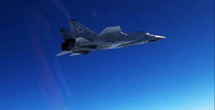Phi hành đoàn của MiG-31BM tiến hành tập bay chiến thuật ở phía đông bắc Nga Phi hành đoàn của MiG-31BM tiến hành tập bay chiến thuật ở phía đông bắc Nga