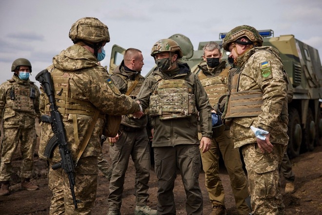 Ukraine đề nghị Mỹ kéo dài chương trình huấn luyện quân đội để củng cố an ninh Ukraine đề nghị Mỹ kéo dài chương trình huấn luyện quân đội để củng cố an ninh