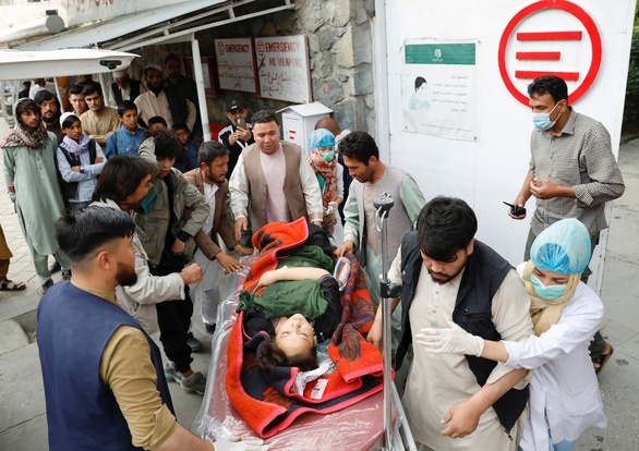 Đánh bom trước cổng trường ở Afghanistan, ít nhất 55 người chết Đánh bom trước cổng trường ở Afghanistan, ít nhất 55 người chết