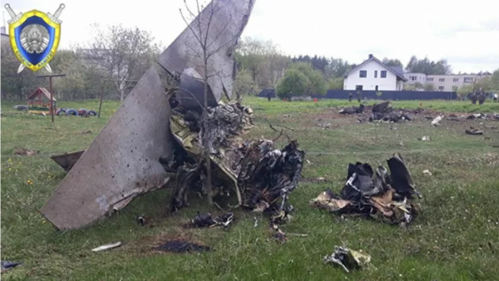 Hai phi công Belarus thiệt mạng sau khi máy bay huấn luyện chiến đấu Yak-130 rơi Hai phi công Belarus thiệt mạng sau khi máy bay huấn luyện chiến đấu Yak-130 rơi