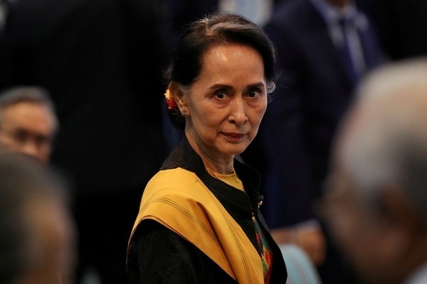 Bà Aung San Suu Kyi xuất hiện tại toà với thần thái 'khó tin' Bà Aung San Suu Kyi xuất hiện tại toà với thần thái 'khó tin'
