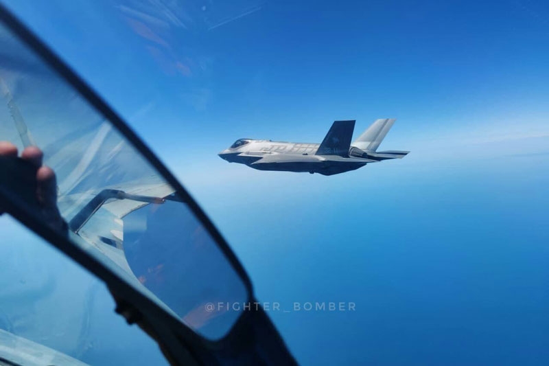 Chiến cơ Su-30 Nga xuất kích, ép tiêm kích F-35 Mỹ phải đổi hướng? Chiến cơ Su-30 Nga xuất kích, ép tiêm kích F-35 Mỹ phải đổi hướng?