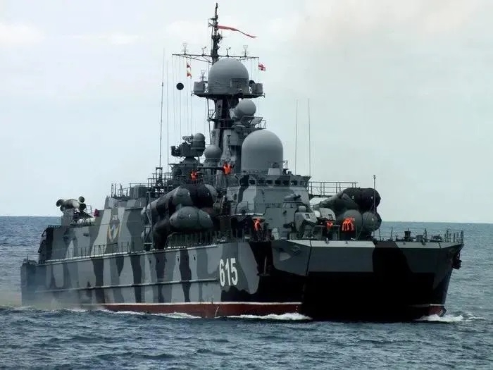 Tàu tên lửa 