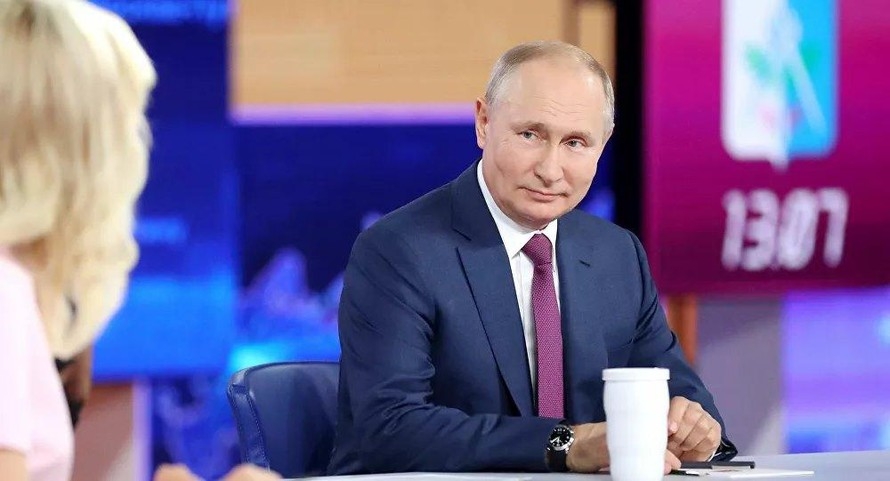Tổng thống Putin tiết lộ tên loại vắc xin mà ông đã sử dụng Tổng thống Putin tiết lộ tên loại vắc xin mà ông đã sử dụng