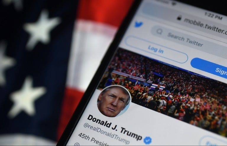 Cựu Tổng thống Trump tuyên bố đệ đơn kiện tập thể Facebook, Twitter và Google Cựu Tổng thống Trump tuyên bố đệ đơn kiện tập thể Facebook, Twitter và Google