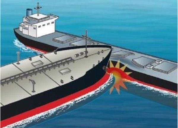 Tàu hàng Anh va chạm với tàu chở dầu trong vùng biển Malaysia Tàu hàng Anh va chạm với tàu chở dầu trong vùng biển Malaysia