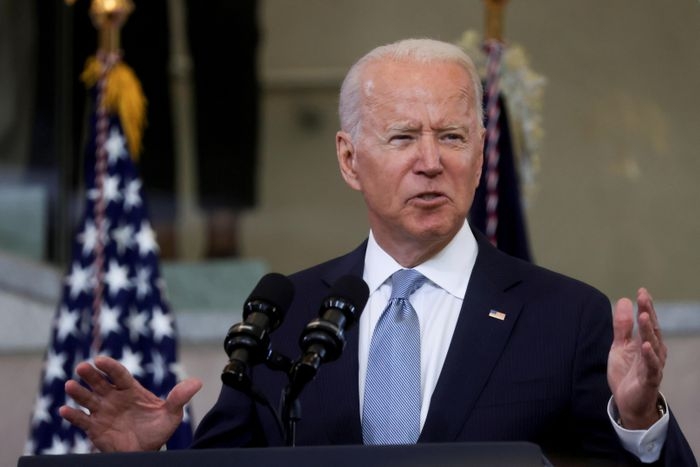 Tổng thống Biden bác bỏ các tuyên bố sai sự thật từ cựu Tổng thống Donald Trump Tổng thống Biden bác bỏ các tuyên bố sai sự thật từ cựu Tổng thống Donald Trump