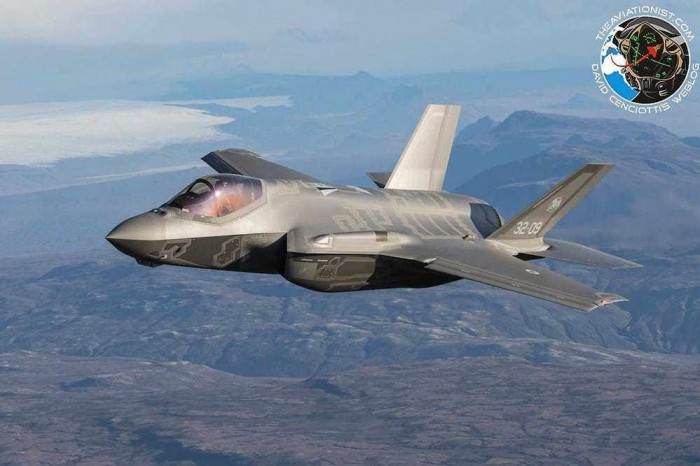 Phi công NATO phải gặp bác sĩ tâm lý sau cuộc đối đầu với Su-30SM Phi công NATO phải gặp bác sĩ tâm lý sau cuộc đối đầu với Su-30SM