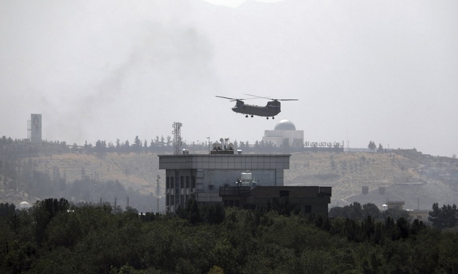 Mỹ sơ tán nhân viên ngoại giao khỏi Kabul bằng trực thăng Mỹ sơ tán nhân viên ngoại giao khỏi Kabul bằng trực thăng