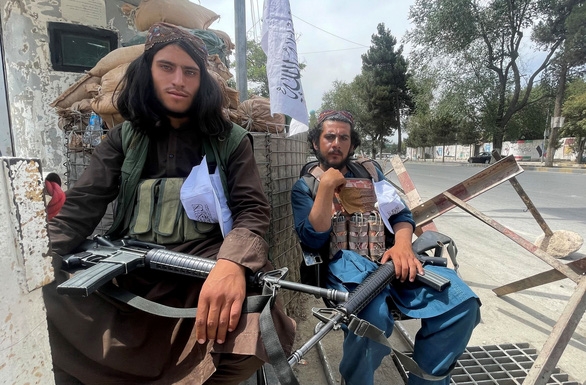 Mỹ xác nhận một lượng vũ khí lớn đã rơi vào tay Taliban Mỹ xác nhận một lượng vũ khí lớn đã rơi vào tay Taliban