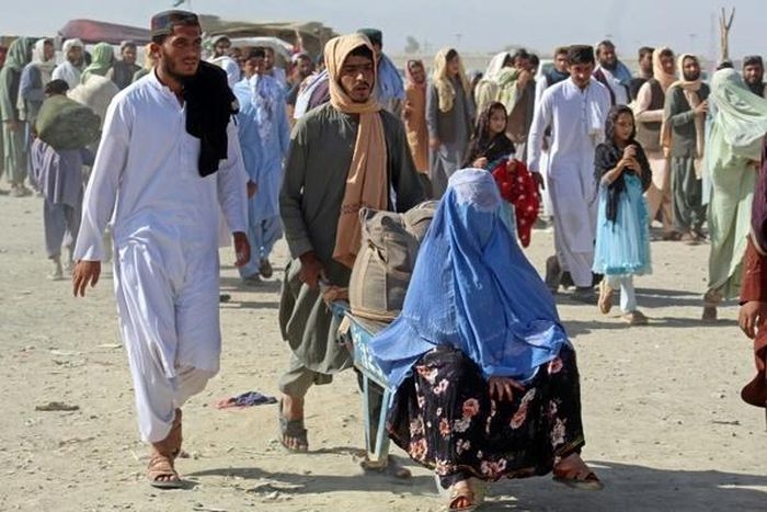 Trong lúc hàng nghìn cư dân hỗn loạn tháo chạy, nhiều người lại tìm đường về Afghanistan Trong lúc hàng nghìn cư dân hỗn loạn tháo chạy, nhiều người lại tìm đường về Afghanistan