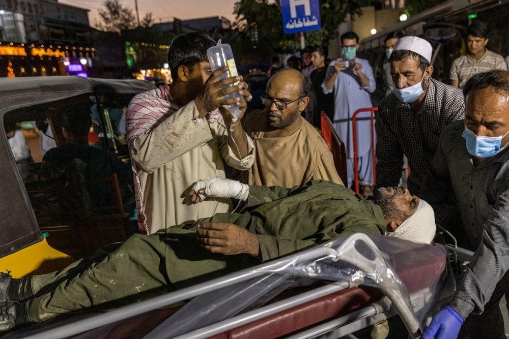 Ảnh: Kabul tang thương và hỗn loạn sau vụ đánh bom đẫm máu Ảnh: Kabul tang thương và hỗn loạn sau vụ đánh bom đẫm máu