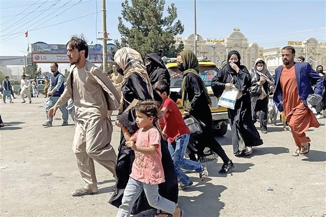 Đại sứ quán Anh để sót tài liệu quan trọng tại Afghanistan khi sơ tán Đại sứ quán Anh để sót tài liệu quan trọng tại Afghanistan khi sơ tán