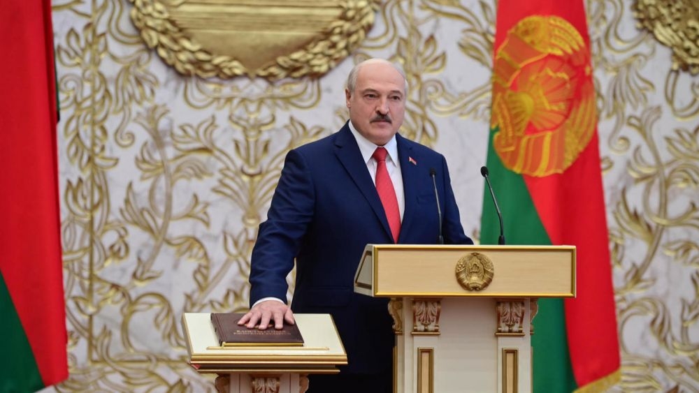 undefined 0905 tong thong phap noi ong lukashenko phai ra di