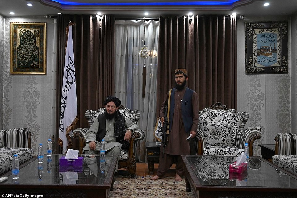 Dinh thự xa hoa của cựu phó tổng thống Afghanistan trở thành nơi ở của 150 tay súng Taliban Dinh thự xa hoa của cựu phó tổng thống Afghanistan trở thành nơi ở của 150 tay súng Taliban