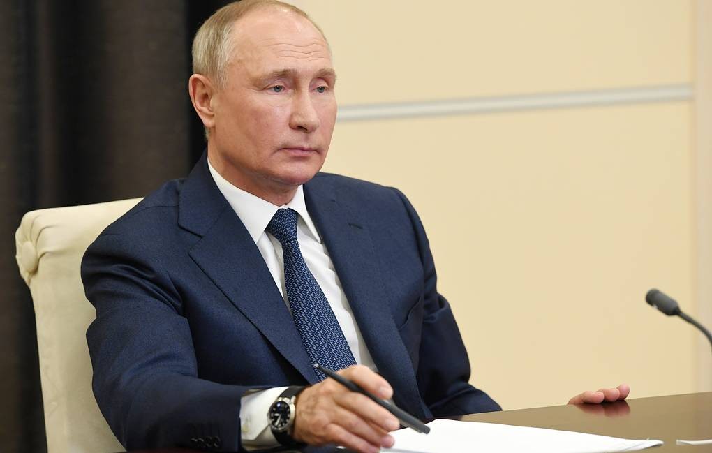 Tổng thống Putin cân nhắc tự cách ly sau khi hàng loạt nhân viên thân cận mắc COVID-19 Tổng thống Putin cân nhắc tự cách ly sau khi hàng loạt nhân viên thân cận mắc COVID-19