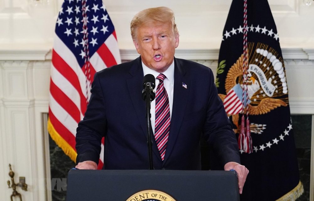 Đề xuất 1.800 tỷ USD của ông Trump vấp phải sự chính trích ở cả hai đảng Đề xuất 1.800 tỷ USD của ông Trump vấp phải sự chính trích ở cả hai đảng