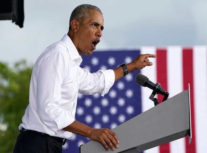 Cựu Tổng thống Obama chế giễu ông Trump vì Cựu Tổng thống Obama chế giễu ông Trump vì