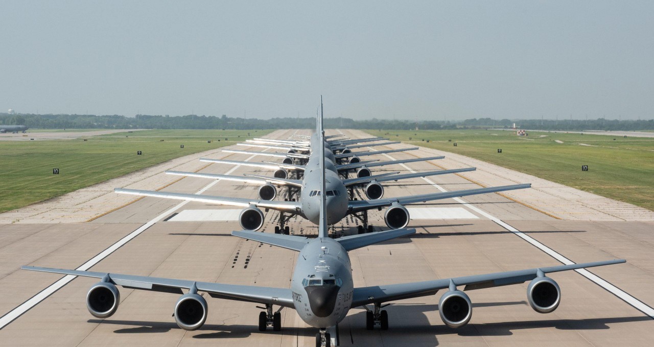 KC-135 Mỹ thị uy với màn 'Voi đi bộ' KC-135 Mỹ thị uy với màn 'Voi đi bộ'