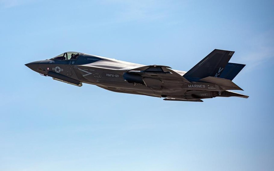 Thủy quân lục chiến Hoa Kỳ thử nghiệm F-35B trên chiến hạm Nhật Bản Thủy quân lục chiến Hoa Kỳ thử nghiệm F-35B trên chiến hạm Nhật Bản